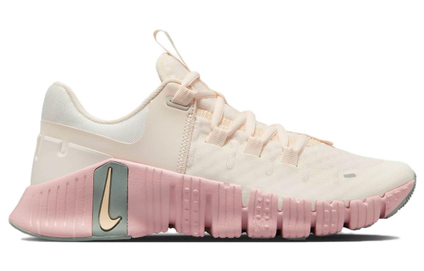 NIKE Free Metcon 5 Кроссовки для тренировок Низкие Бежево-розовые Женские
