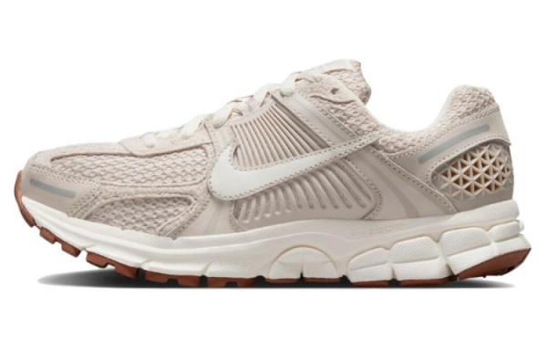 Nike Air Zoom Vomero 5 Беговые кроссовки Низкие Бежевые Женские