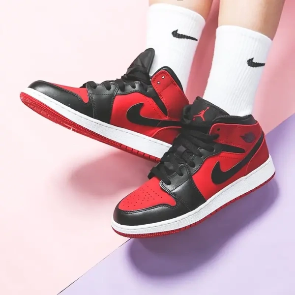 Jordan 1 Mid Gym Red Black GS