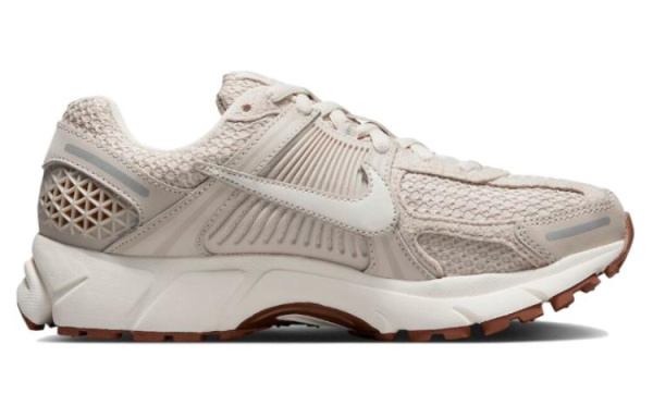 Nike Air Zoom Vomero 5 Беговые кроссовки Низкие Бежевые Женские