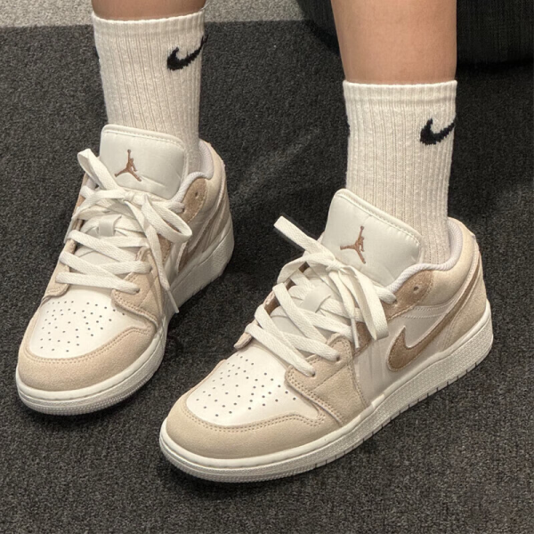 Jordan 1 Low SE Legend Light Brown GS